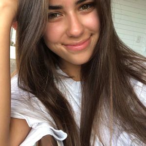 Meet your Posher, Becca